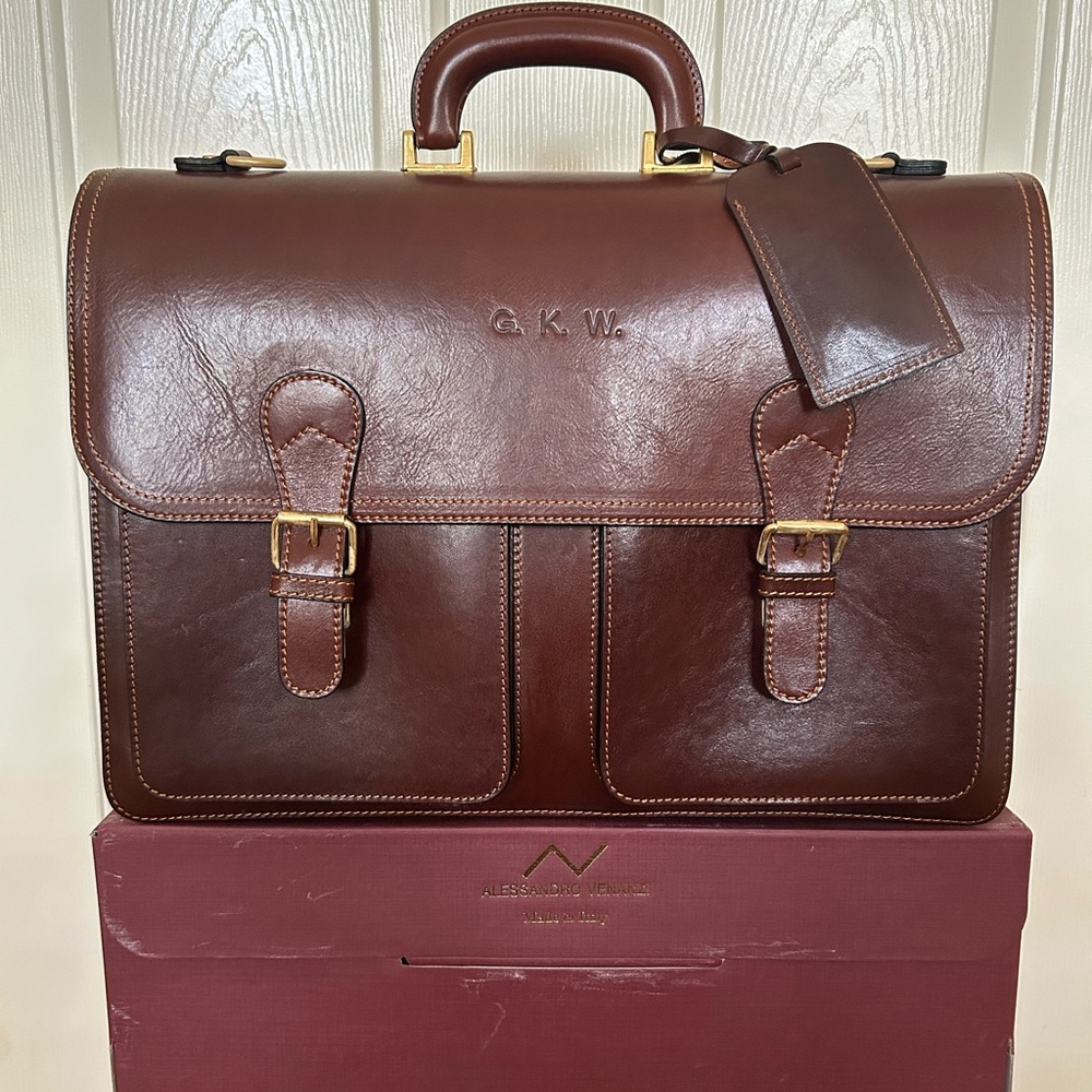 ALESSANDRO VENANEZ Brown Leather Men's Bag. NEW…NEVER USED! 18” x16”. Box incl.